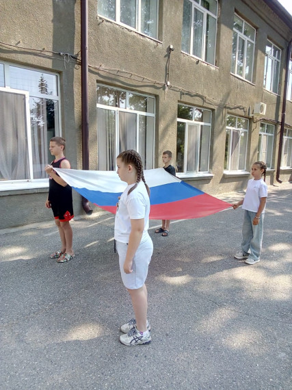 В пришкольном лагере «Зелёный мир" отмечается День России.